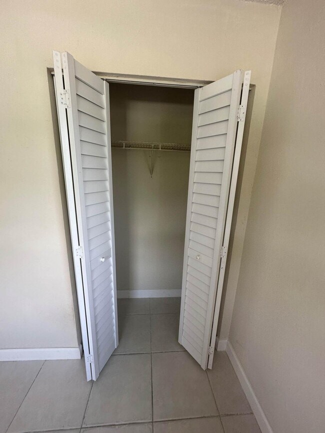 Foto del edificio - 422 Caroline Ave