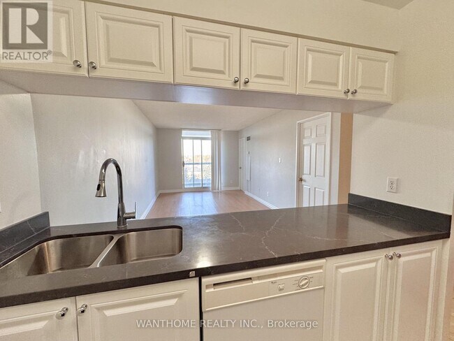 Building Photo - 28 Empress Ave