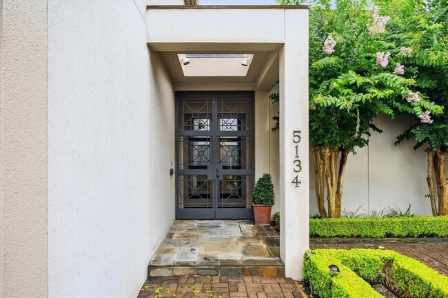 Foto del edificio - 5134 Longmont Dr