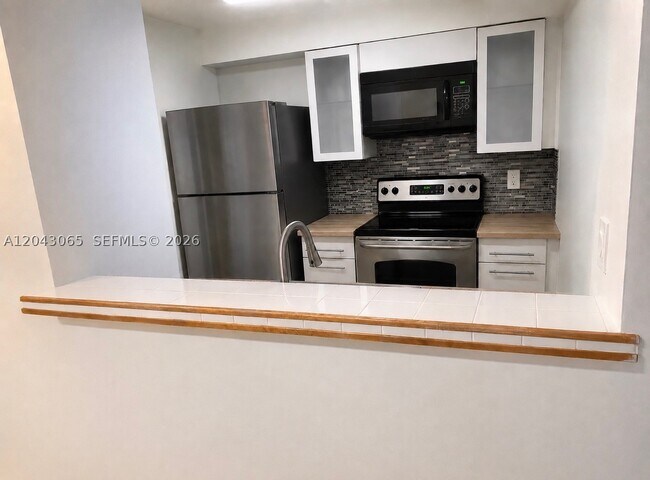 Building Photo - 8475 SW 156th Ct