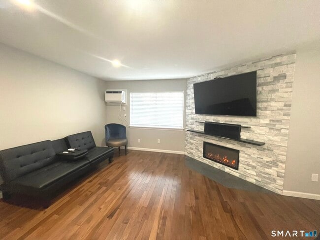 Building Photo - 31 Willow Springs