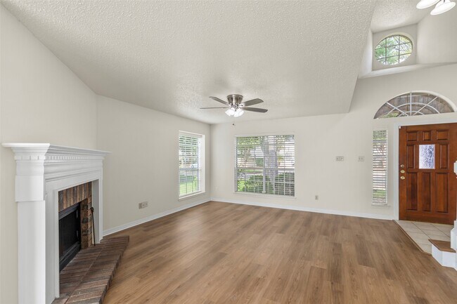 Foto del edificio - 2807 Grants Lake Blvd