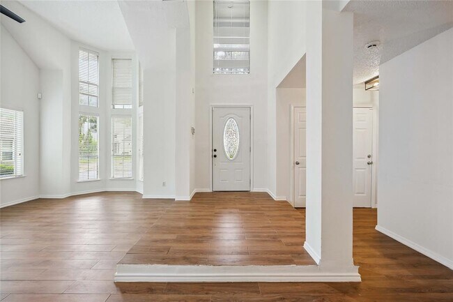 Foto del edificio - 12800 Briar Forest Dr