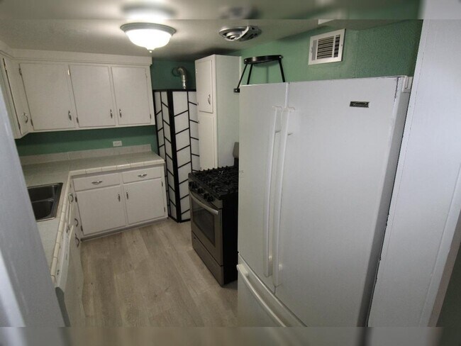 Foto del edificio - 2185 44th St Apt C
