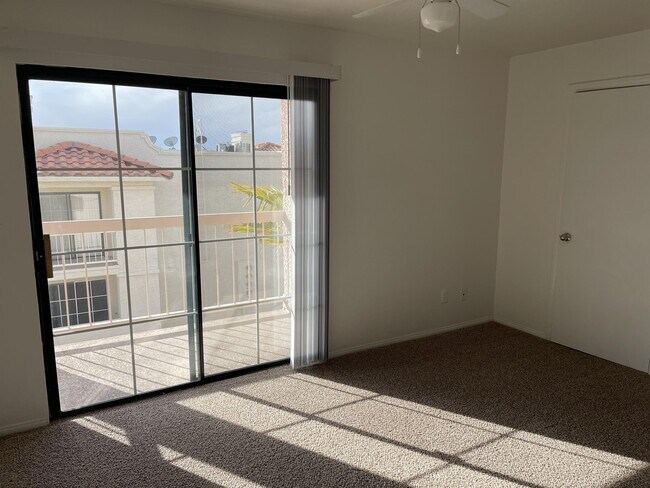 Foto del edificio - 1944 Las Palmas Ln