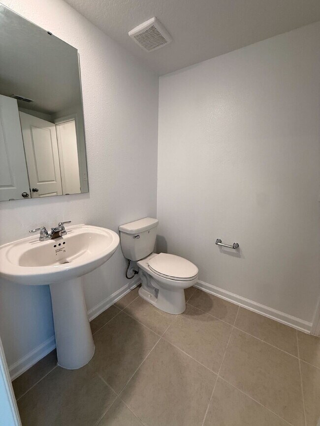 Foto del edificio - 3072 Chromatic St