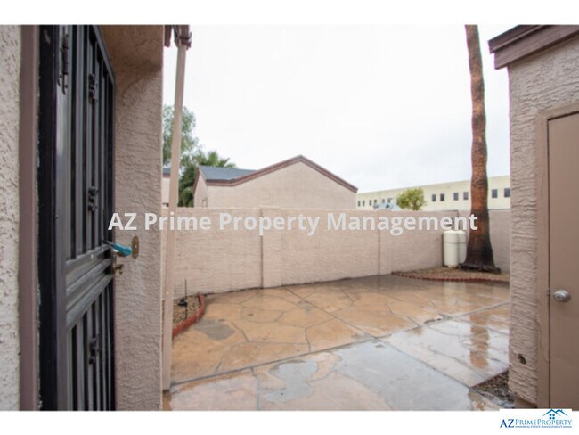 Building Photo - 3315 E Juniper Ave