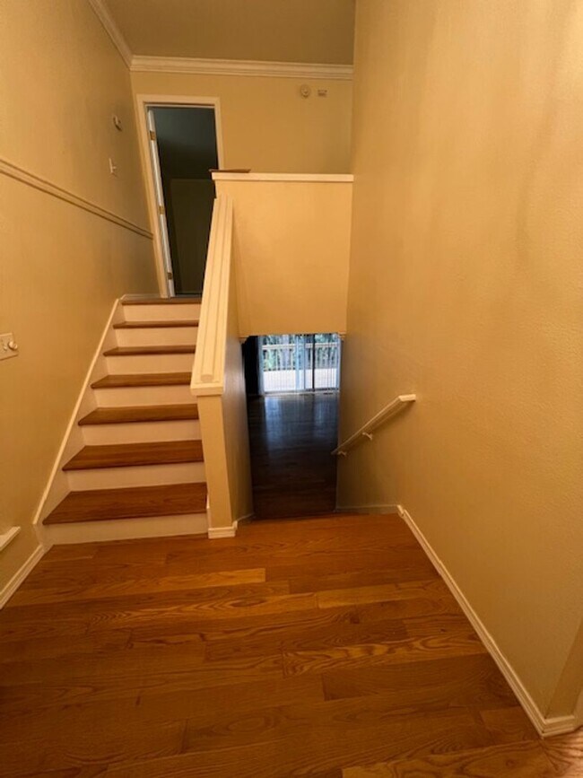 Building Photo - Desirable Twin Lakes Quail Run Townhome