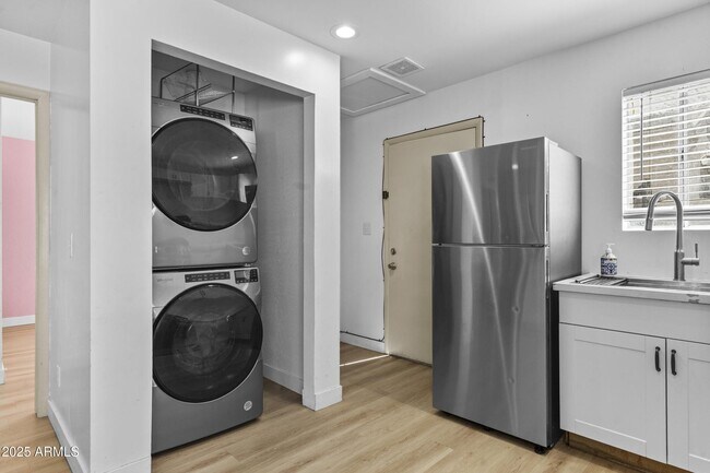 Foto del edificio - 1534 E Culver St