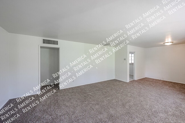 Foto del edificio - Move in ready!
