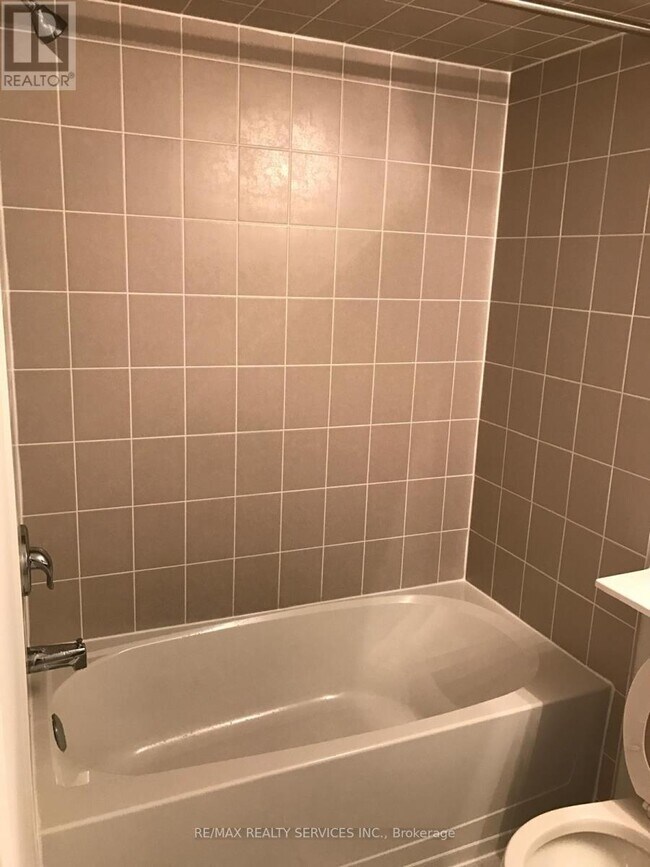 Photo du bâtiment - 2500 Post Rd