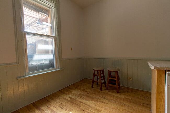 Building Photo - 1211 W Melrose St