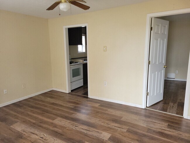 Foto del edificio - January Special $500 Rent.   Lease has to be done in January.