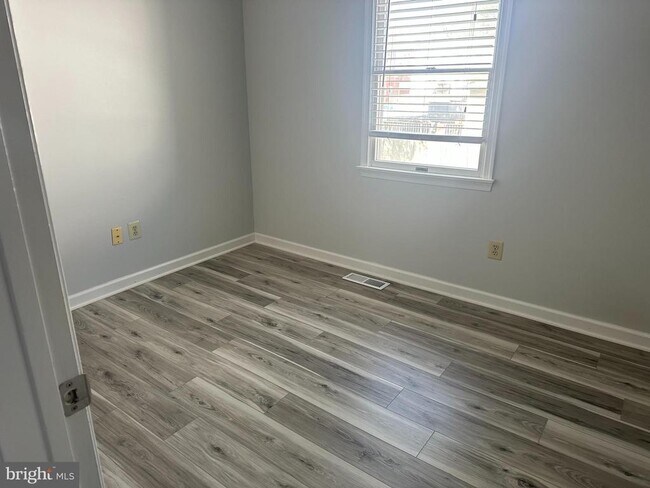 Foto del edificio - 223 E 8th Ave