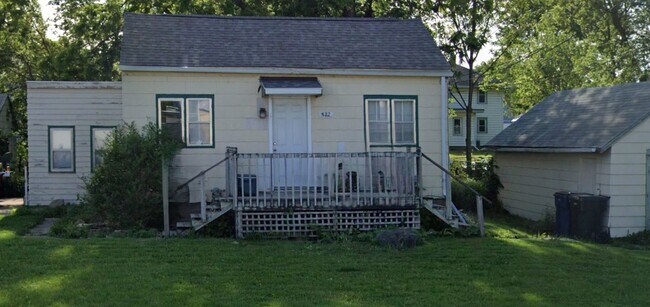 Building Photo - Charming 1 Bedroom Home with Large Yard & Garage