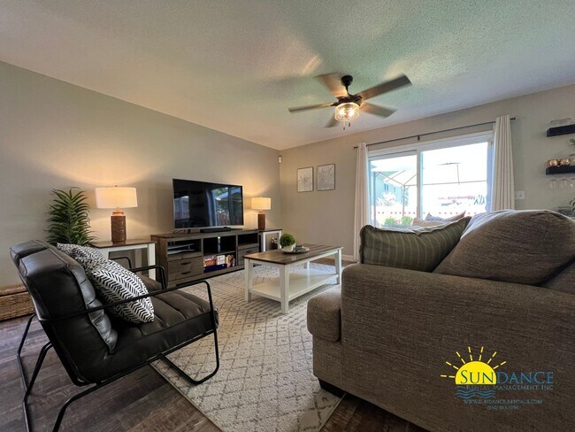 Building Photo - Impeccable 3 Bedroom Home in Shalimar!