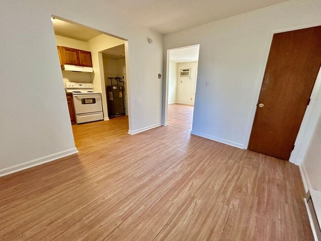 Building Photo - MAC190