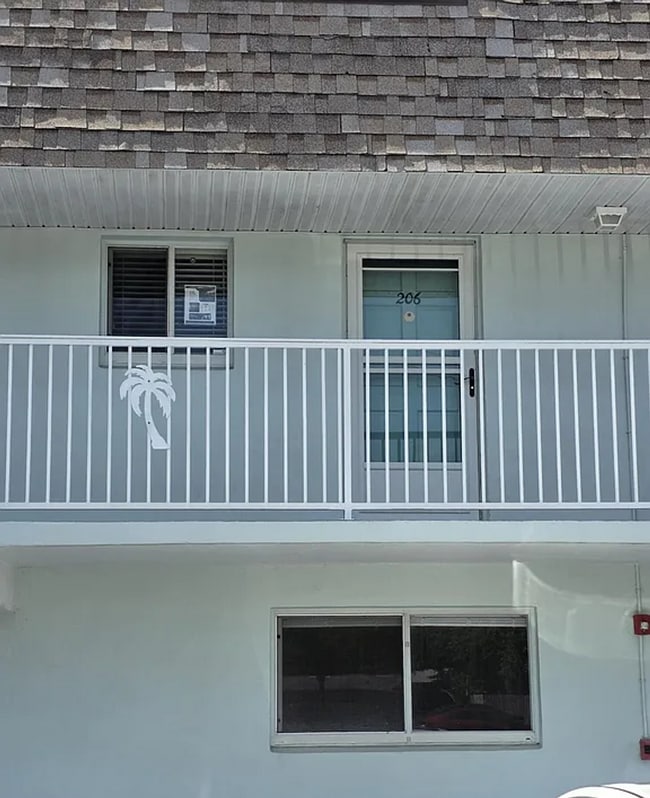 Building Photo - 2 Bedroom Beachside Condo in the Heart of Beachside Ormond Beach FL
