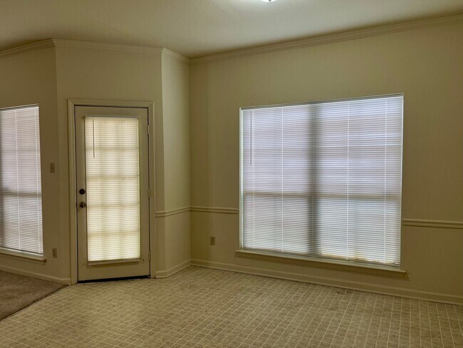 Foto del edificio - 3br/2ba house with backyard, dbl carport, minutes from LSU!