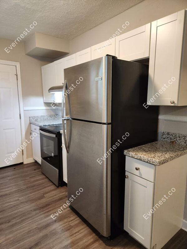 Building Photo - 231 Dunbar St
