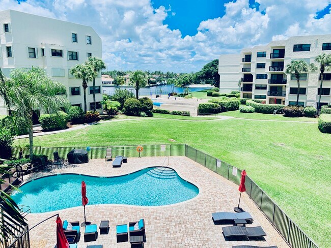 Foto del edificio - 370 Golfview Rd