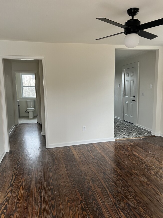 Foto del edificio - Totally updated 2 bedroom 1 bath home walk...