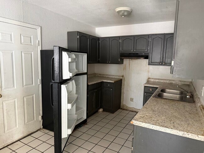 Foto del edificio - 2218 E Price St