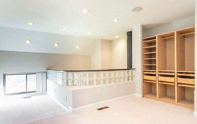 Building Photo - 3855 El Camino Pl