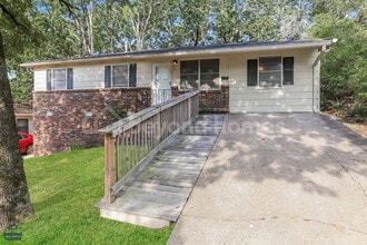 Building Photo - 42 Oakview Dr