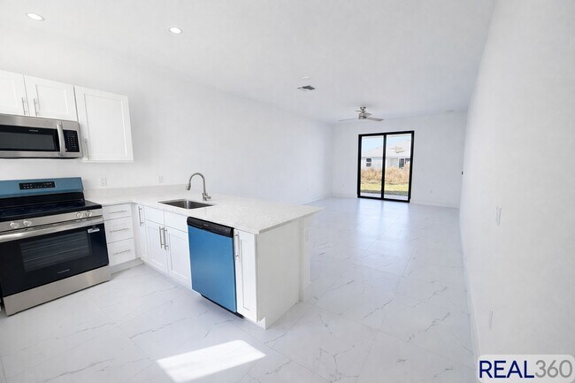 Foto del edificio - 828-830 Holmes Ave