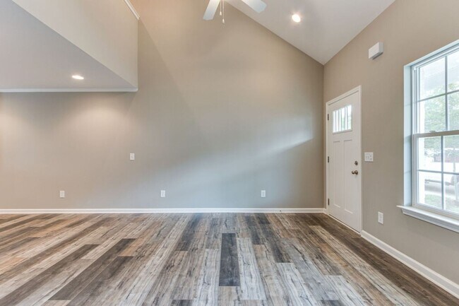 Foto del edificio - Finest Townhome living in Westwind Villas