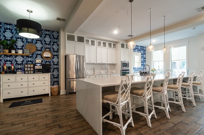 Building Photo - Novus Westshore