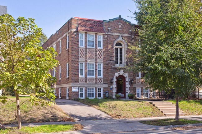 Building Photo - 2521 Garfield Ave
