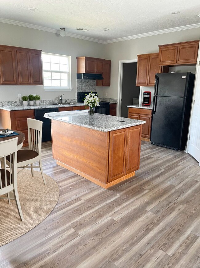 Foto del edificio - Home for lease right on the Calcasieu River