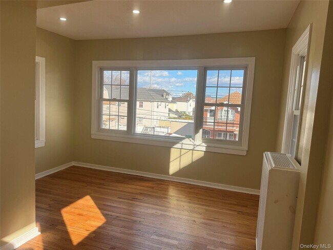 Foto del edificio - 107-12 164th St