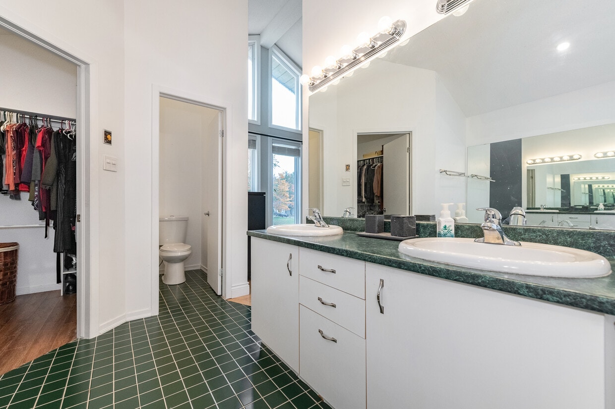 Photo du bâtiment - Custom Home in Navan