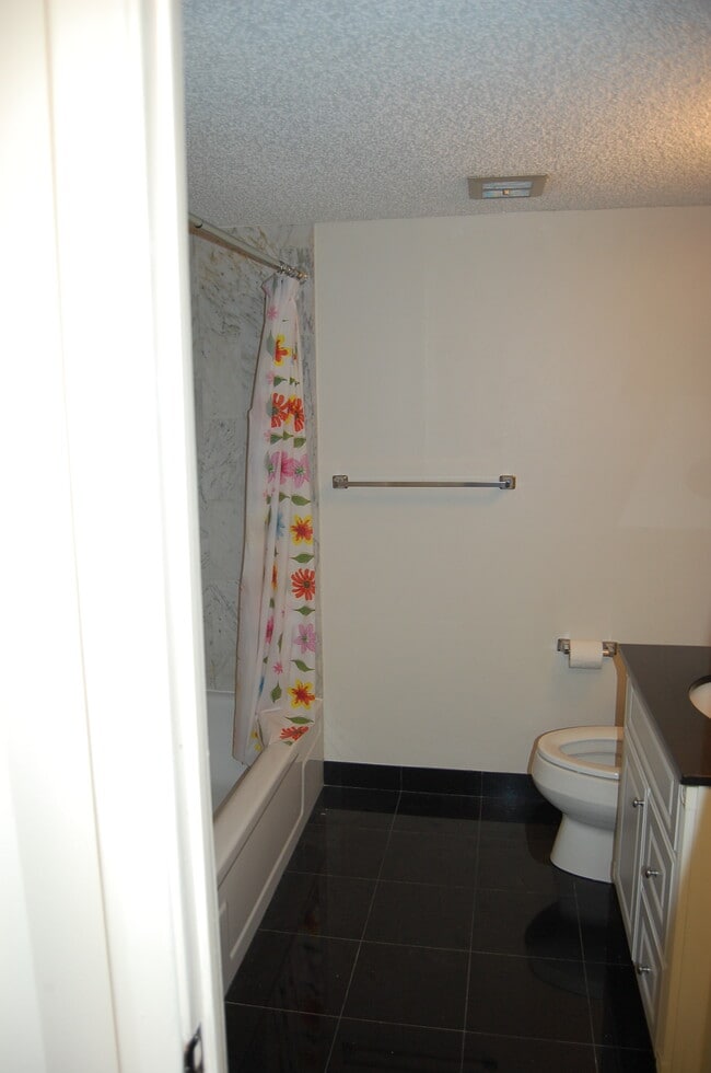 Foto del edificio - 4013 N Ocean Dr