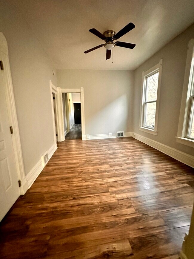 Foto del edificio - 1302 E 72nd St
