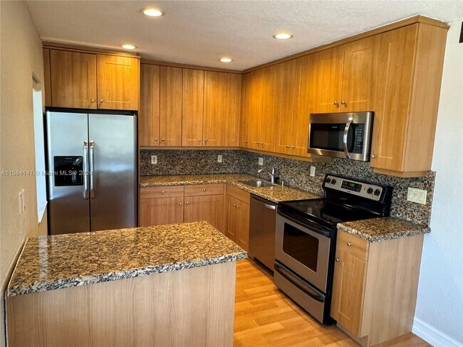 Building Photo - 1423 Holly Heights Dr