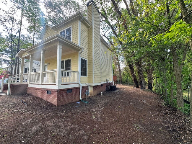 Foto del edificio - Room in House on Godfrey Dr NW