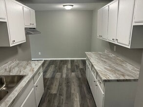 Building Photo - 1315 N Dowling Ave