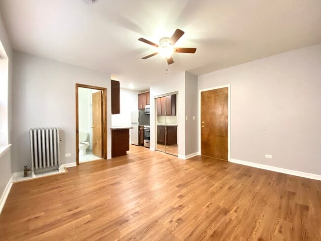 Foto del edificio - 4241 N Kenmore Ave