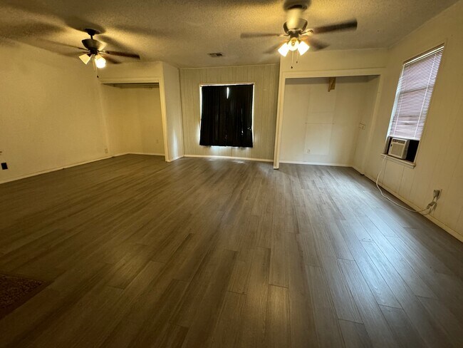 Building Photo - 4906 Vena Ln
