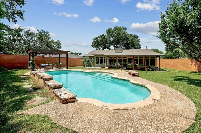 Building Photo - 11327 D-K Ranch Rd