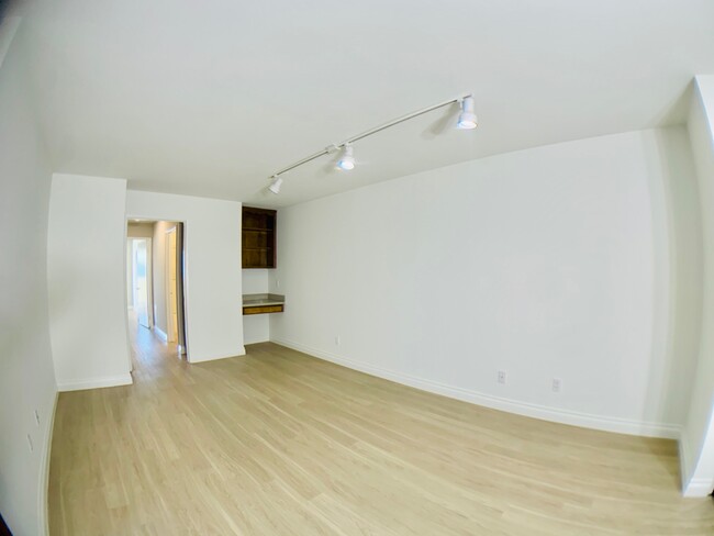 Building Photo - 12756 Caswell Ave