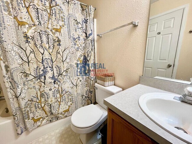 Foto del edificio - 1461 Holly St