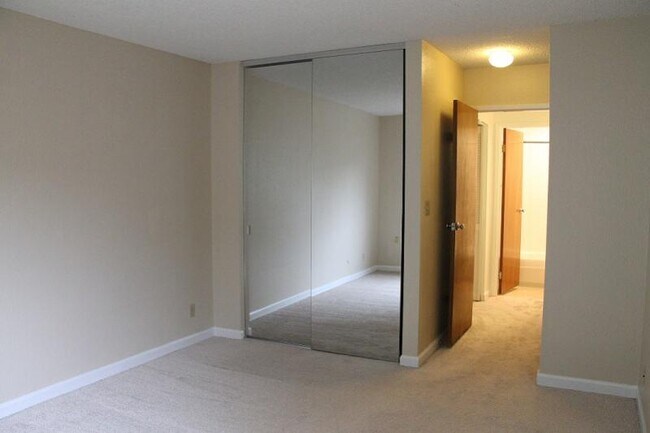 Foto del edificio - 373 Half Moon Lane #305