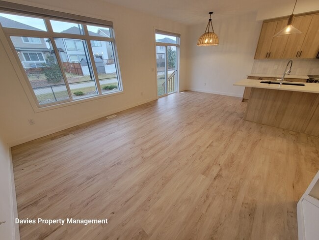 Building Photo - 16230-16219 19 Ave SW