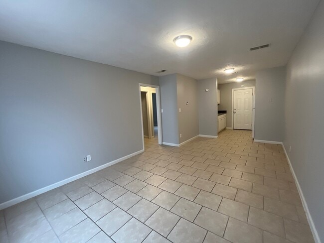 Building Photo - 17 Susan Cv