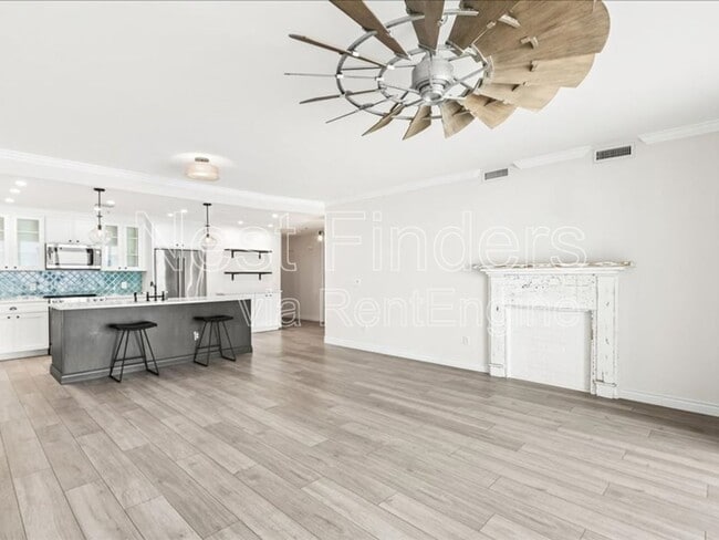 Building Photo - 1415 1st St N